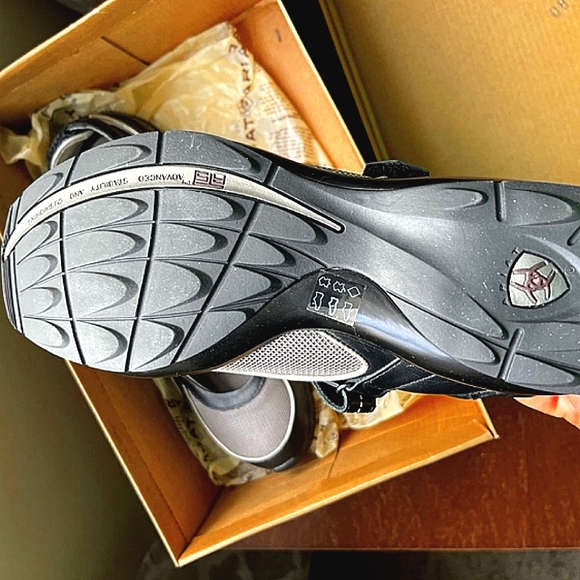 ARIAT FLATS NWT & BOX, VERY COMFORTABLE! - Picture 4 of 9